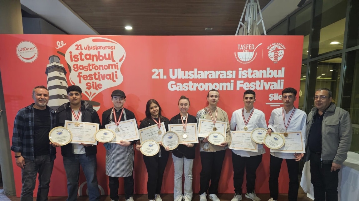 Söke Ticaret Borsası Suat Orhon Turizm MTAL Öğrencileri 18-21 Aralık 2024 tarihleri arasında İstanbul'da yapılan 21. İstanbul Uluslararası Gastronomi Festivali'nde ..